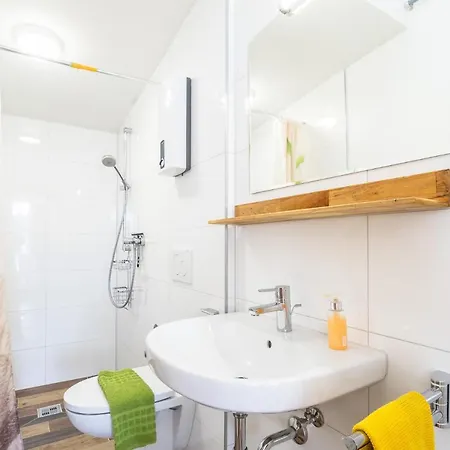 Appartement Alpen-hostel - Morgen- Und Abendsonne Mit Motorradvermietung Memmingen