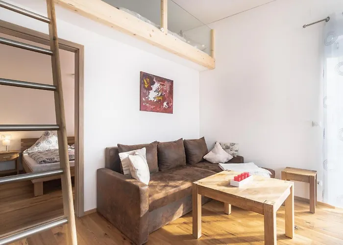 Alpen-hostel - Morgen- Und Abendsonne Mit Motorradvermietung Apartamento *