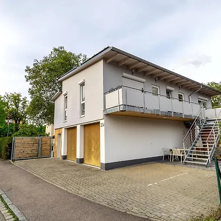 Alpen-hostel - Morgen- Und Abendsonne Mit Motorradvermietung Memmingen